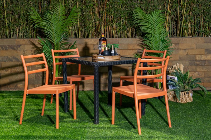 trevor outdoor dining table + 4 trent chairs