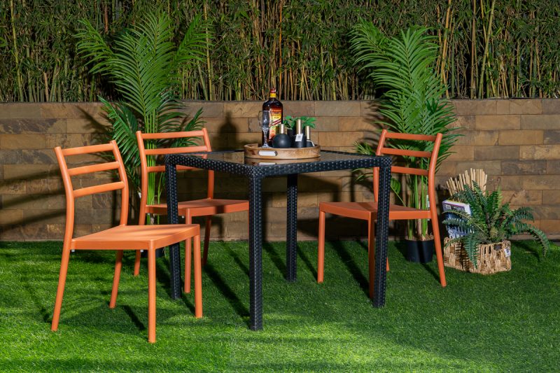 trevor outdoor dining table + 4 trent chairs