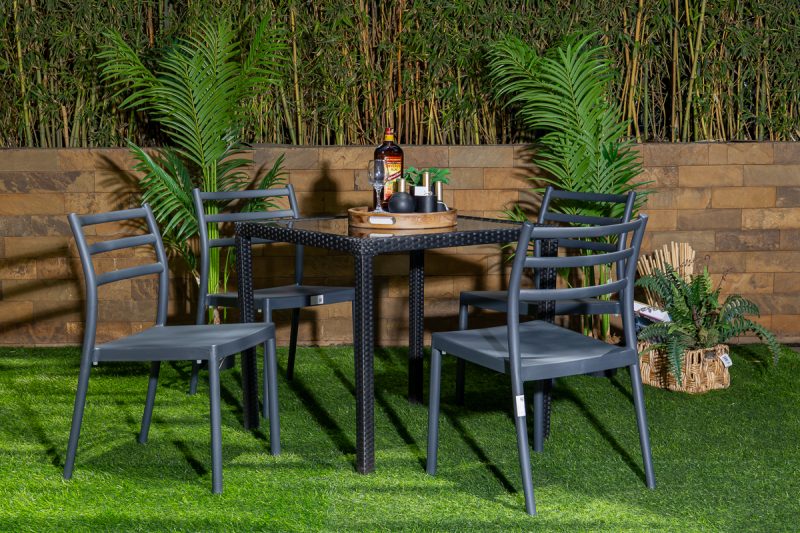 trevor outdoor dining table + 4 trent chairs (copy)