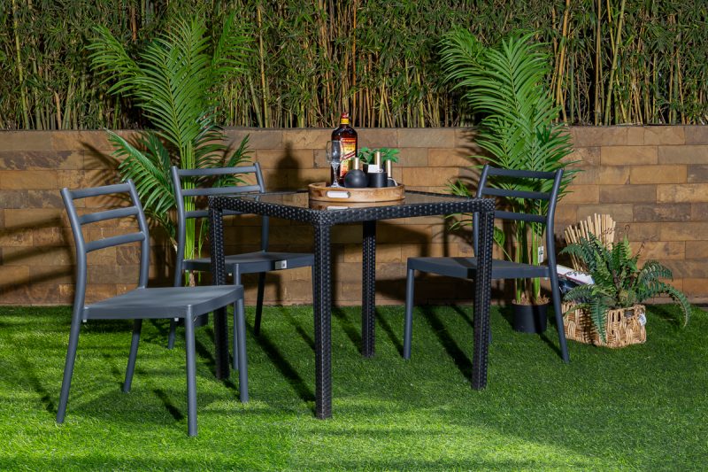 trevor outdoor dining table + 4 trent chairs