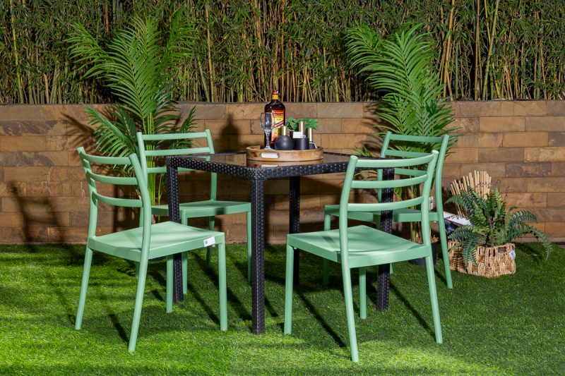 trevor outdoor dining table + 4 trent chair