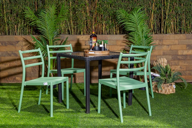 trevor outdoor dining table + 4 trent chairs (copy)