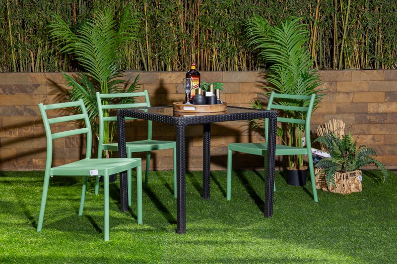 trevor outdoor dining table + 4 trent chair