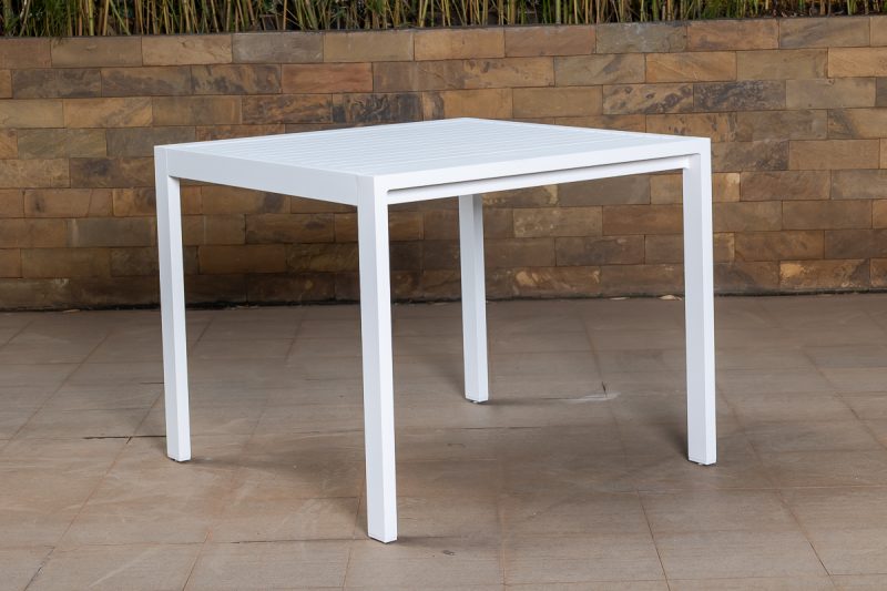 tomoko outdoor table