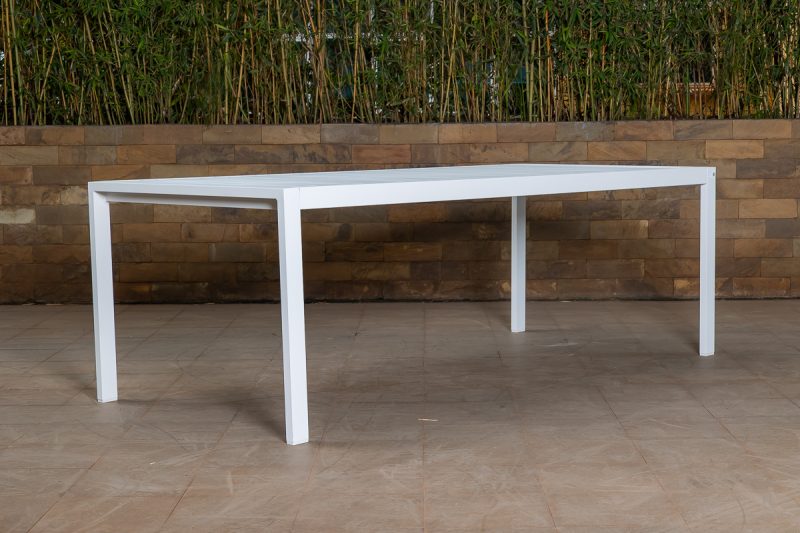 madafu outdoor table