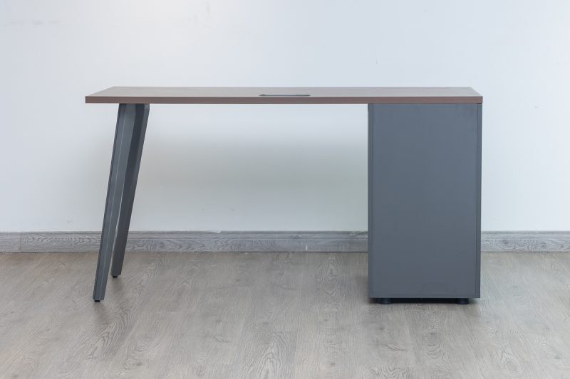 52flm119 - 1.4m straight desk