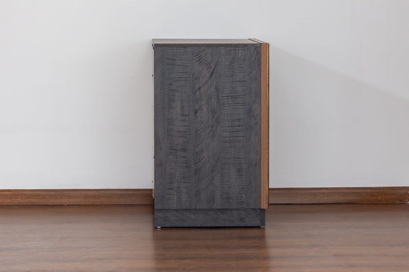 Vermont Queen Bed + 2 Nightstands 21 0O2A6273