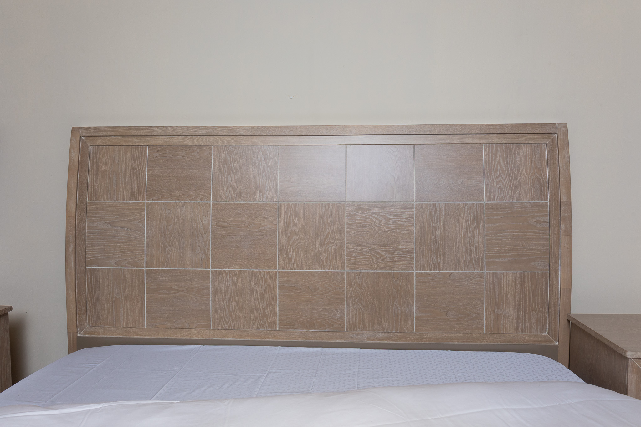 BOURVADIA KING PACKAGE -King Bed + 2 Nightstands + Dresser Mirror 2 BOURVADIA KING PACKAGE -King Bed + 2 Nightstands + Dresser Mirror - Image 2