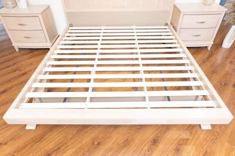 BOURVADIA KING PACKAGE -King Bed + 2 Nightstands + Dresser Mirror 21 0O2A7255