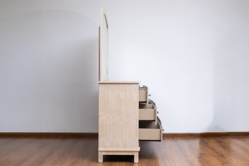 BOURVADIA KING PACKAGE -King Bed + 2 Nightstands + Dresser Mirror 26 0O2A7271