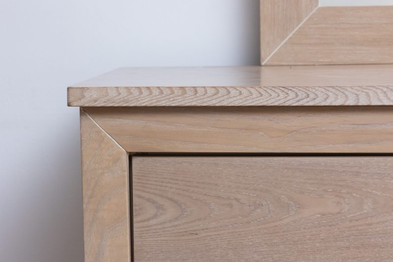 BOURVADIA KING PACKAGE -King Bed + 2 Nightstands + Dresser Mirror 29 0O2A7274