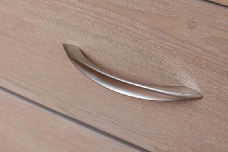 BOURVADIA KING PACKAGE -King Bed + 2 Nightstands + Dresser Mirror 35 0O2A7276